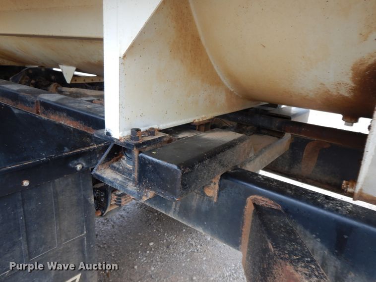 image for item GK9650 2013 Peterbilt 337  feed mixer truck