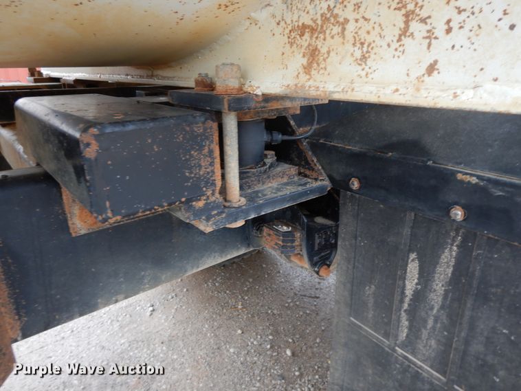 image for item GK9650 2013 Peterbilt 337  feed mixer truck