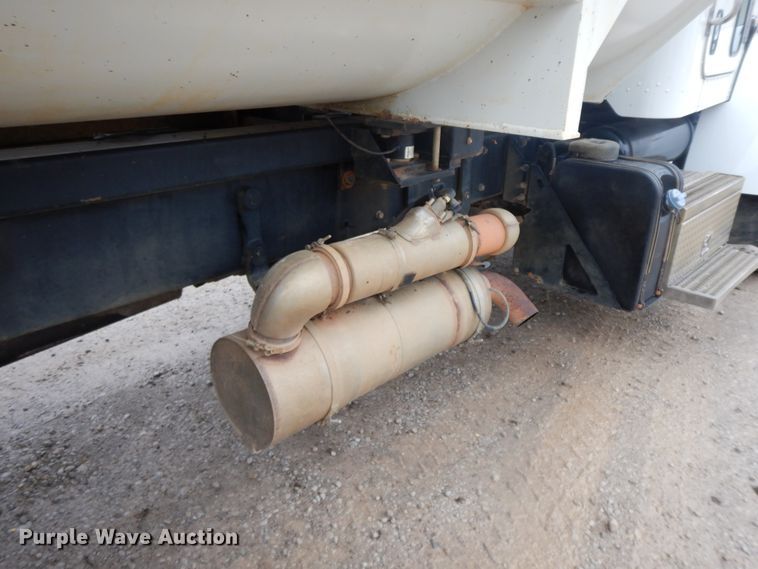 image for item GK9650 2013 Peterbilt 337  feed mixer truck