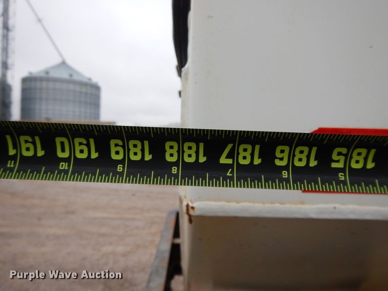 image for item GK9650 2013 Peterbilt 337  feed mixer truck