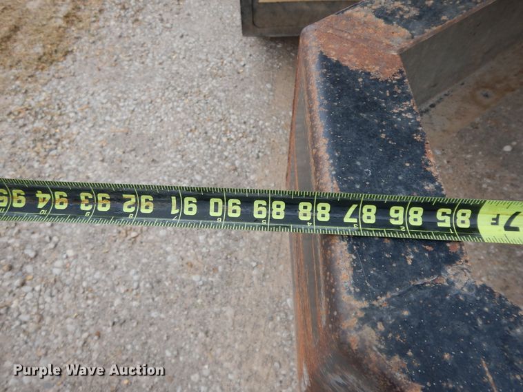 image for item GK9650 2013 Peterbilt 337  feed mixer truck