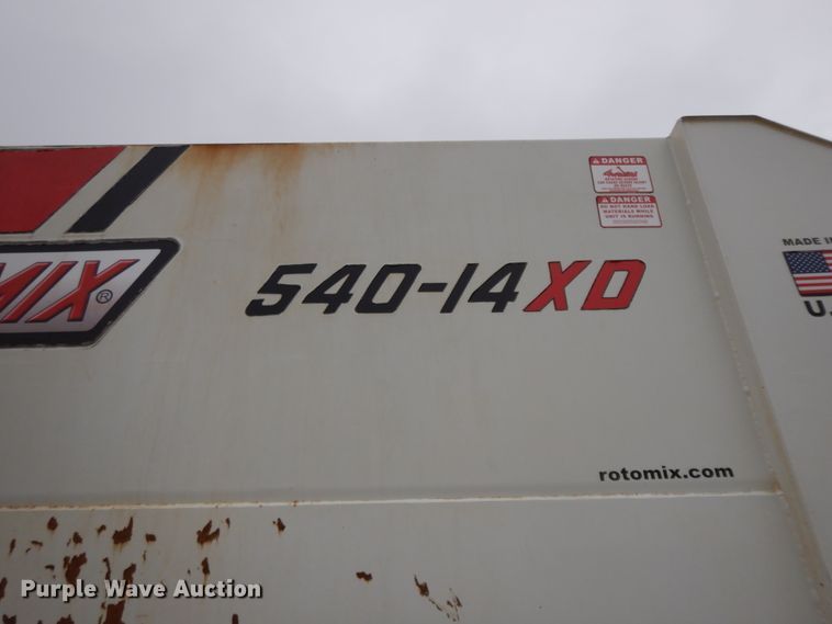 image for item GK9650 2013 Peterbilt 337  feed mixer truck