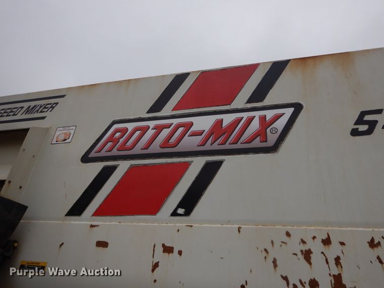 image for item GK9650 2013 Peterbilt 337  feed mixer truck