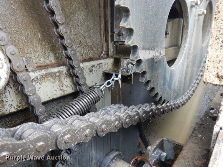 image for item GK9650 2013 Peterbilt 337  feed mixer truck