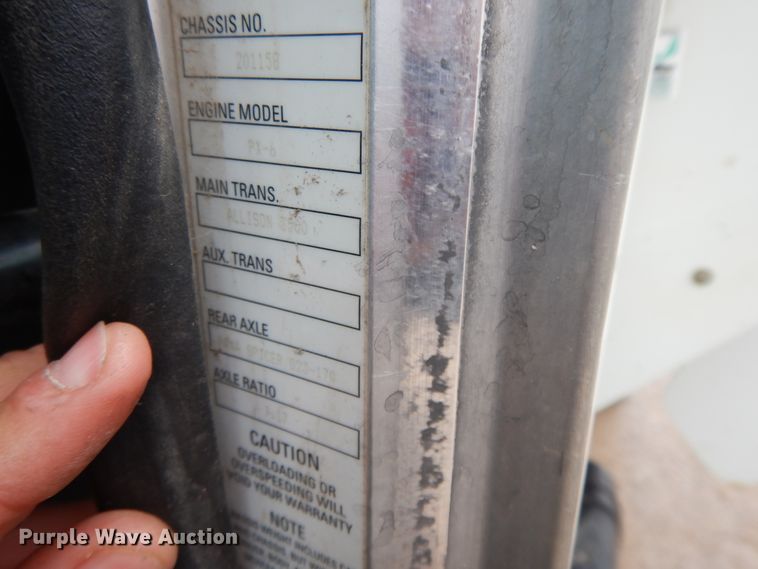 image for item GK9650 2013 Peterbilt 337  feed mixer truck