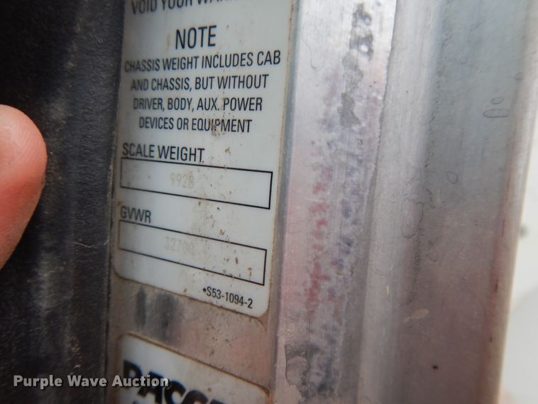 image for item GK9650 2013 Peterbilt 337  feed mixer truck