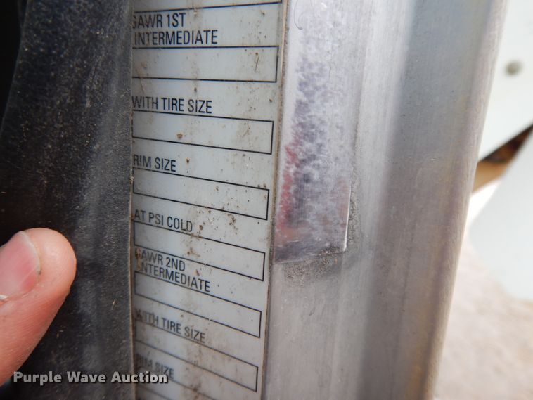 image for item GK9650 2013 Peterbilt 337  feed mixer truck