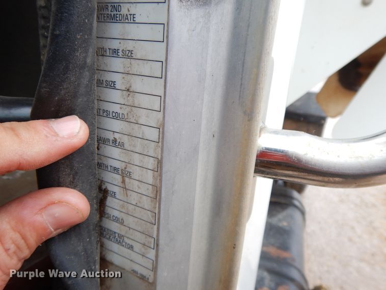 image for item GK9650 2013 Peterbilt 337  feed mixer truck