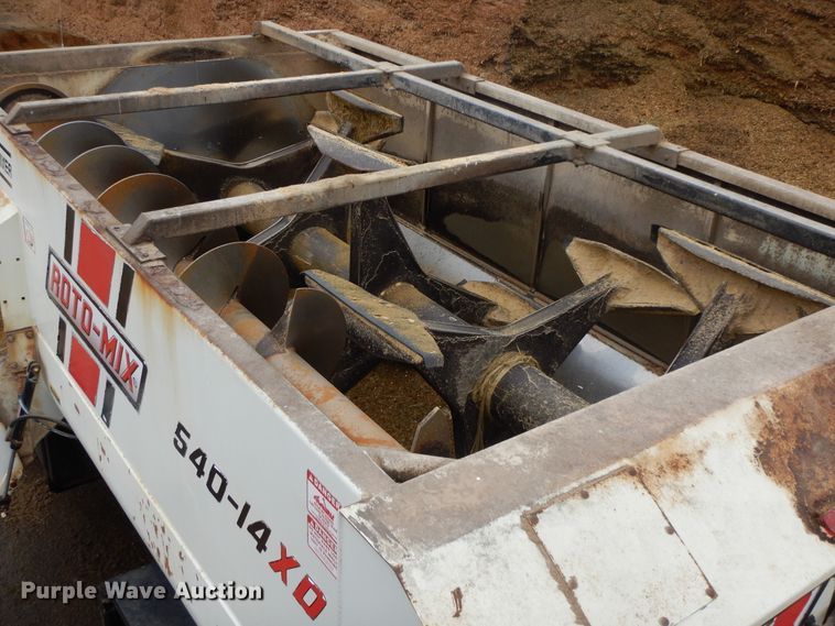 image for item GK9650 2013 Peterbilt 337  feed mixer truck