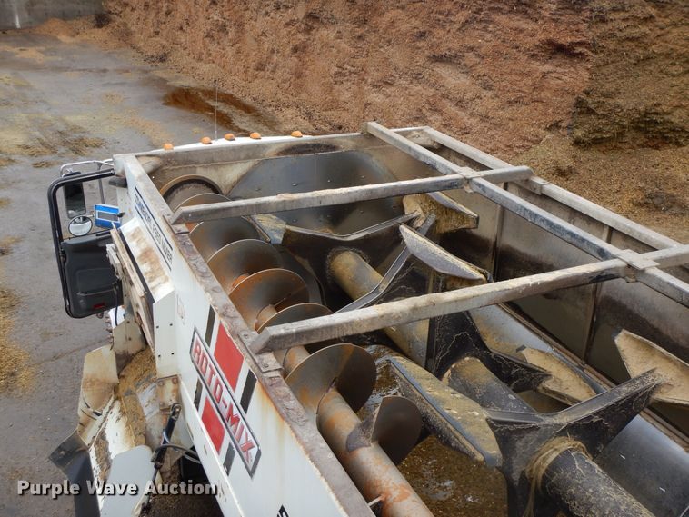 image for item GK9650 2013 Peterbilt 337  feed mixer truck