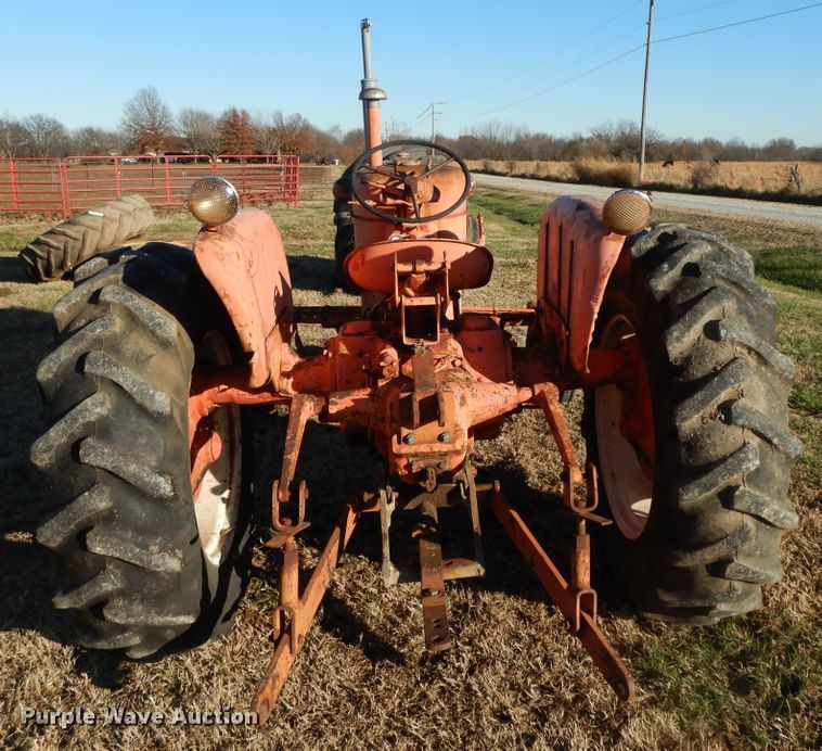 image for item GK9661 Allis Chalmers D17  tractor