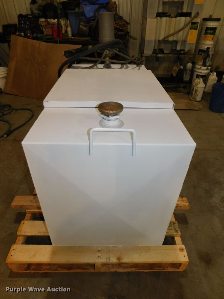 image for item GQ9890 Auxiliary fuel tank