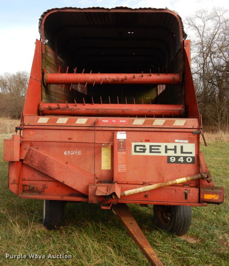 image for item HD9179 Gehl BU940 silage wagon