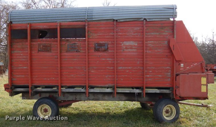 image for item HD9179 Gehl BU940 silage wagon
