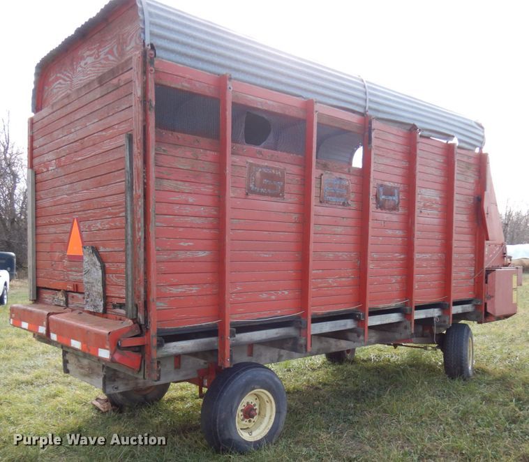 image for item HD9179 Gehl BU940 silage wagon