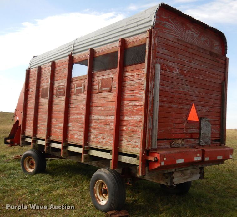 image for item HD9179 Gehl BU940 silage wagon