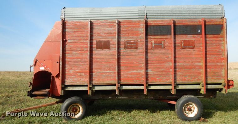 image for item HD9179 Gehl BU940 silage wagon