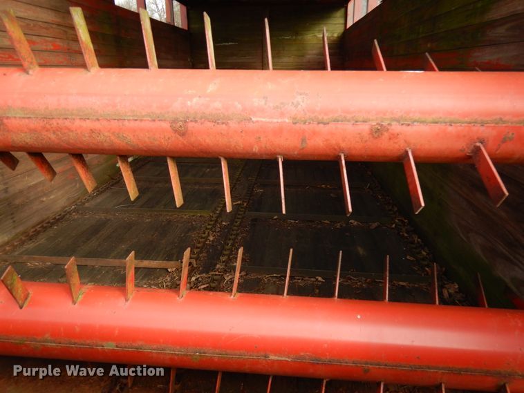 image for item HD9179 Gehl BU940 silage wagon