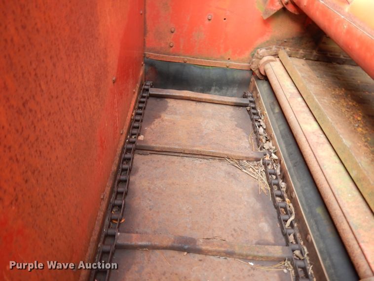 image for item HD9179 Gehl BU940 silage wagon