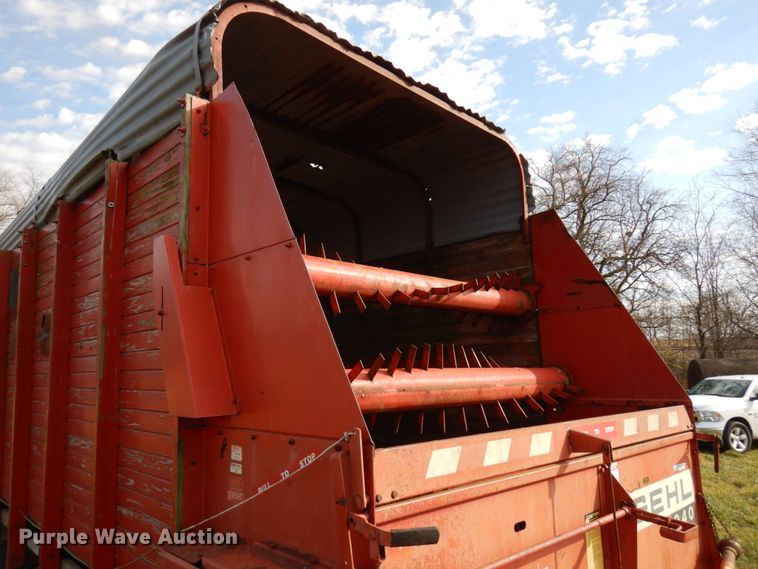 image for item HD9179 Gehl BU940 silage wagon
