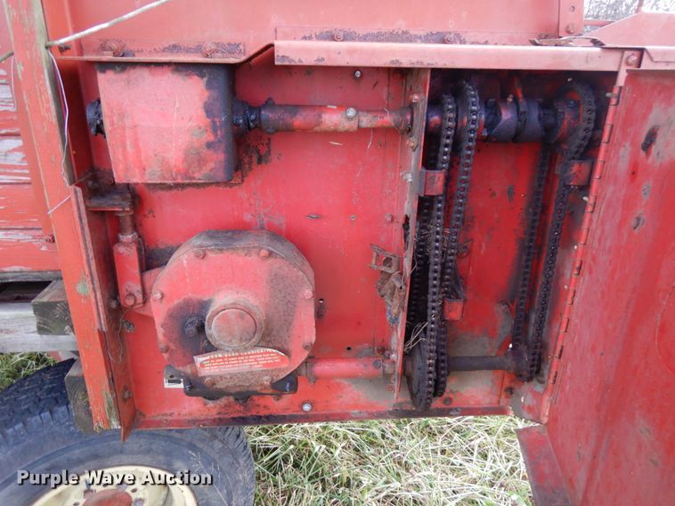 image for item HD9179 Gehl BU940 silage wagon