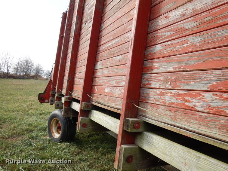 image for item HD9179 Gehl BU940 silage wagon