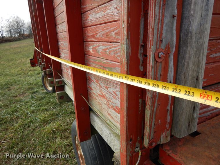 image for item HD9179 Gehl BU940 silage wagon