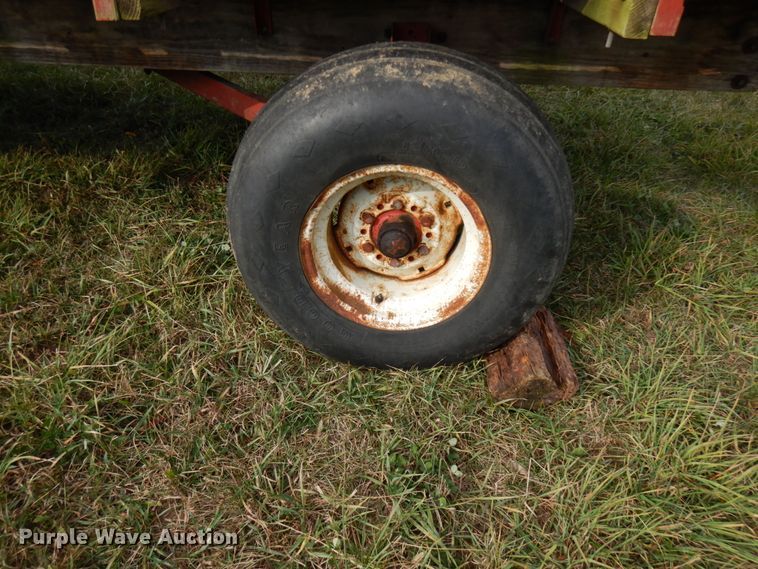 image for item HD9179 Gehl BU940 silage wagon