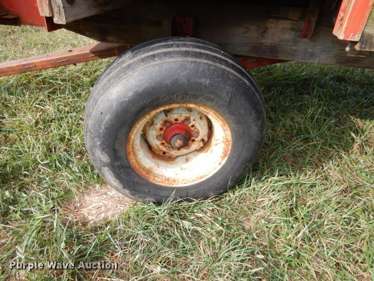 image for item HD9179 Gehl BU940 silage wagon