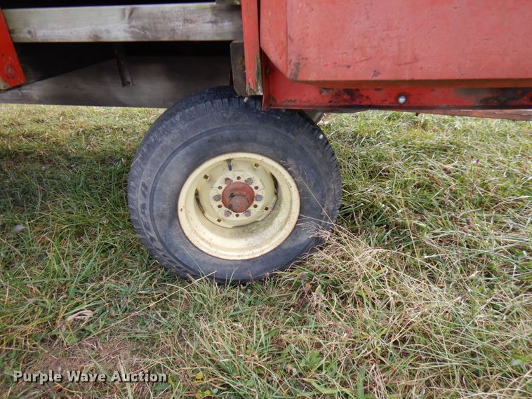 image for item HD9179 Gehl BU940 silage wagon