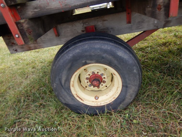 image for item HD9179 Gehl BU940 silage wagon