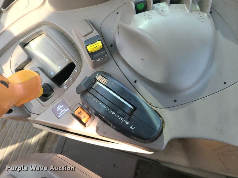 image for item HM9766 2013 John Deere 6125R  MFWD tractor