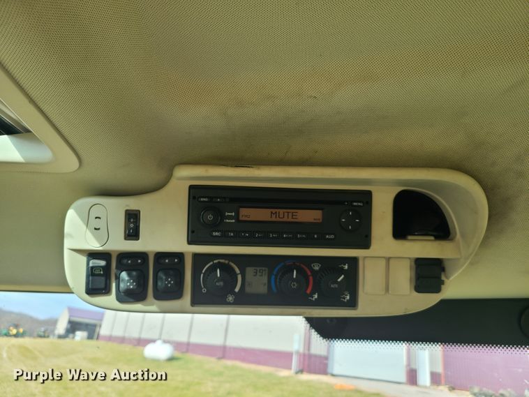 image for item HM9766 2013 John Deere 6125R  MFWD tractor