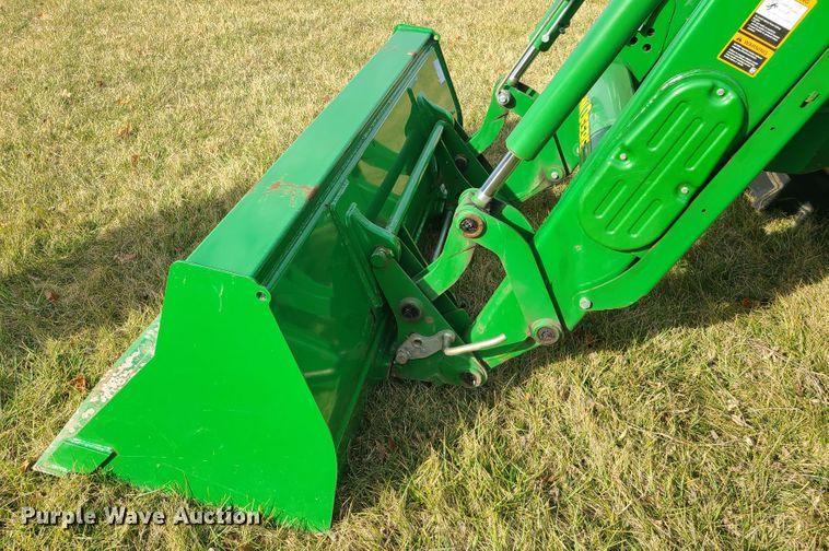 image for item HM9766 2013 John Deere 6125R  MFWD tractor