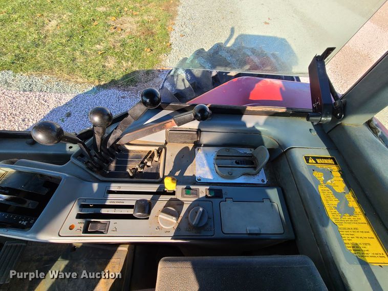 image for item HM9818 1988 Case IH 7140  MFWD tractor