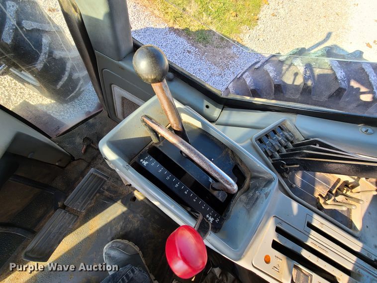 image for item HM9818 1988 Case IH 7140  MFWD tractor