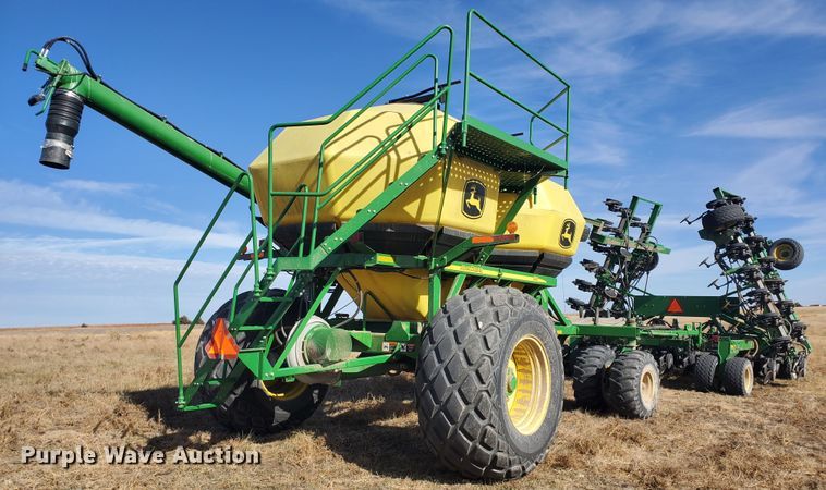 image for item HS9200 2012 John Deere 1890  no-till air seeder