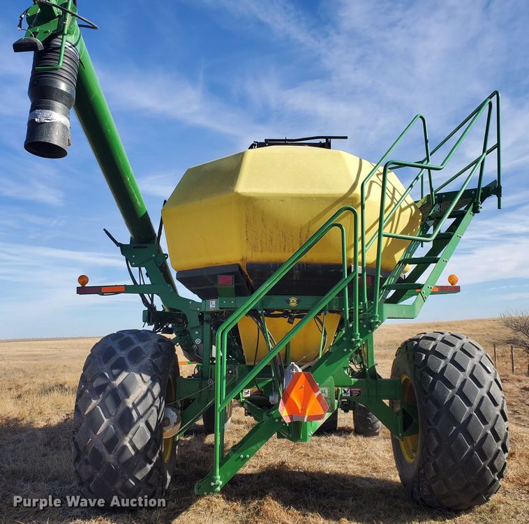 image for item HS9200 2012 John Deere 1890  no-till air seeder