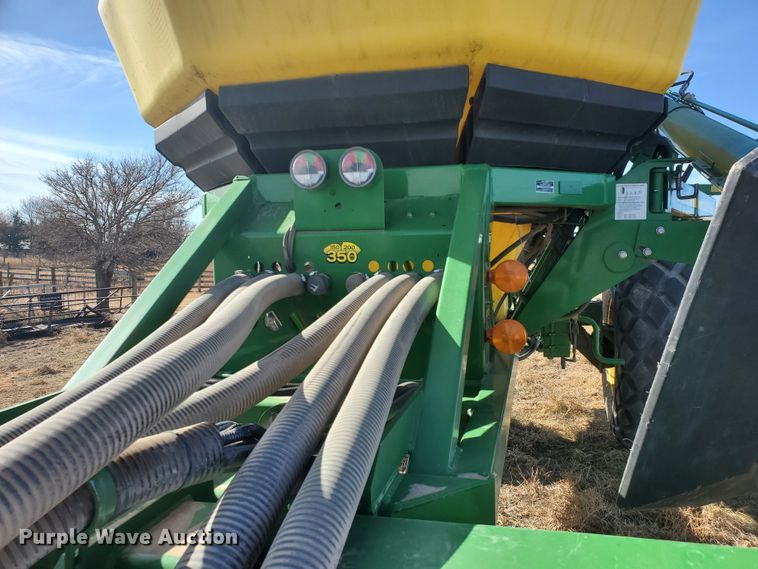 image for item HS9200 2012 John Deere 1890  no-till air seeder