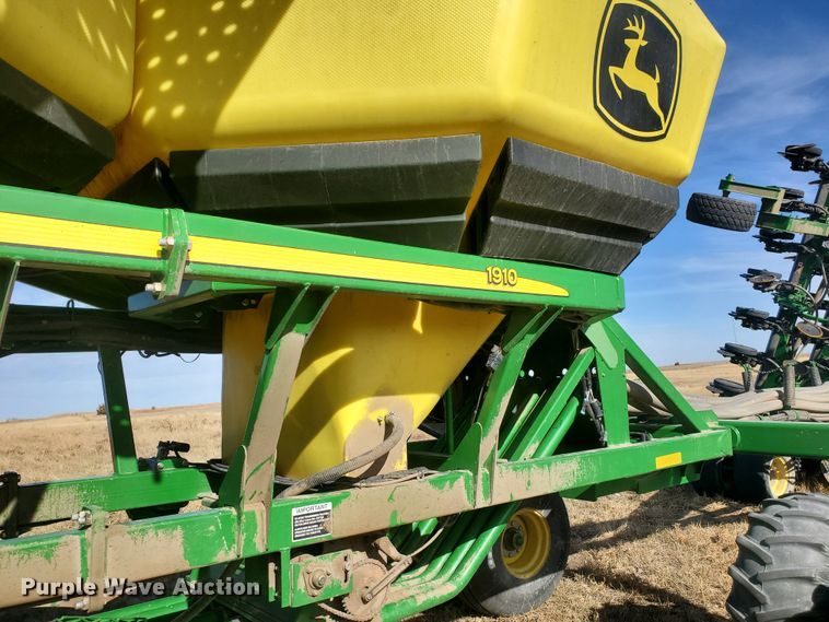 image for item HS9200 2012 John Deere 1890  no-till air seeder