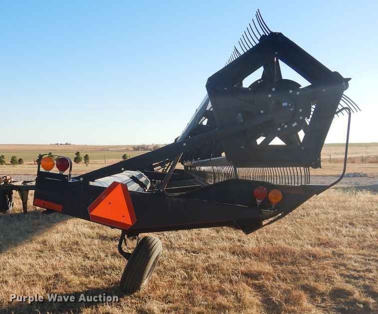 image for item HU9675 2005 MacDon windrower