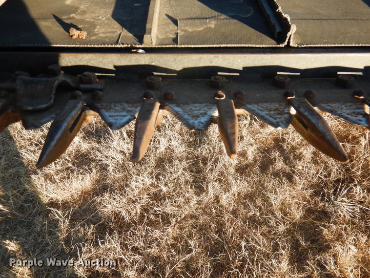 image for item HU9675 2005 MacDon windrower