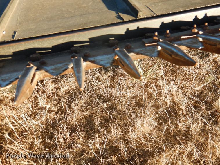 image for item HU9675 2005 MacDon windrower