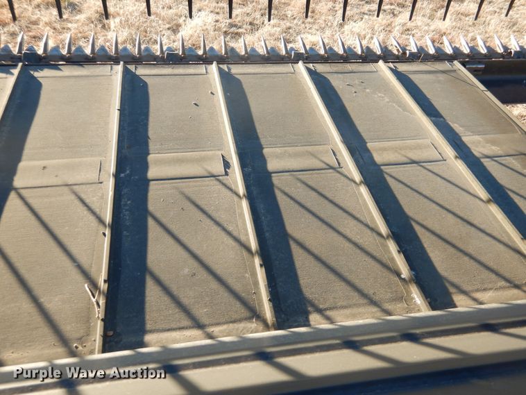 image for item HU9675 2005 MacDon windrower