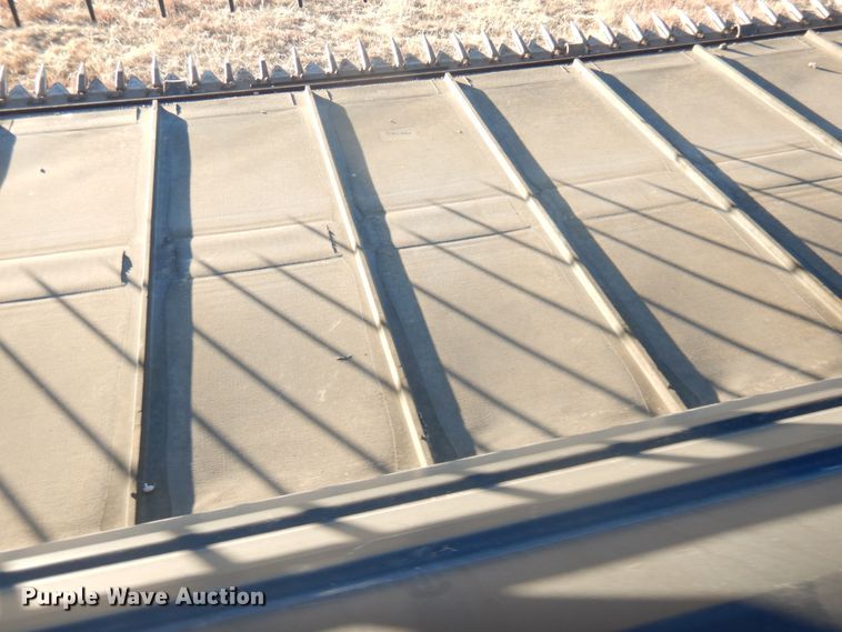 image for item HU9675 2005 MacDon windrower