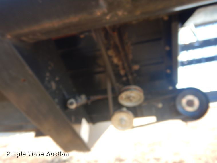 image for item HU9675 2005 MacDon windrower