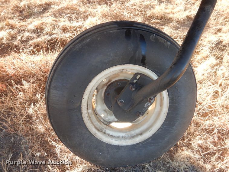 image for item HU9675 2005 MacDon windrower