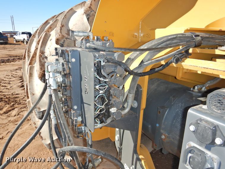 image for item HU9719 2015 Caterpillar Challenger MT975E  4WD tractor