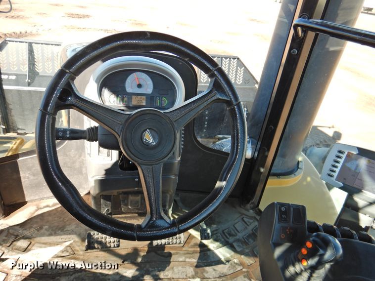 image for item HU9719 2015 Caterpillar Challenger MT975E  4WD tractor