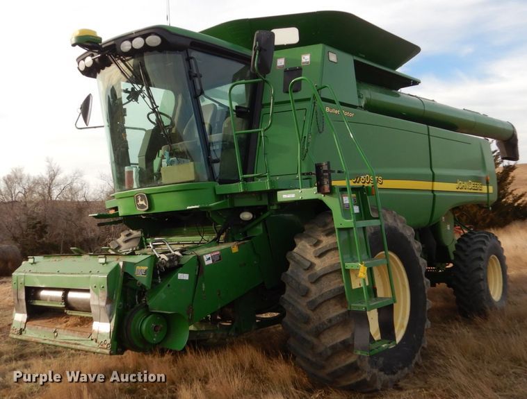 image for item HU9797 2007 John Deere 9760 STS  combine